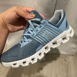 Woman shoes 8.5 cloud